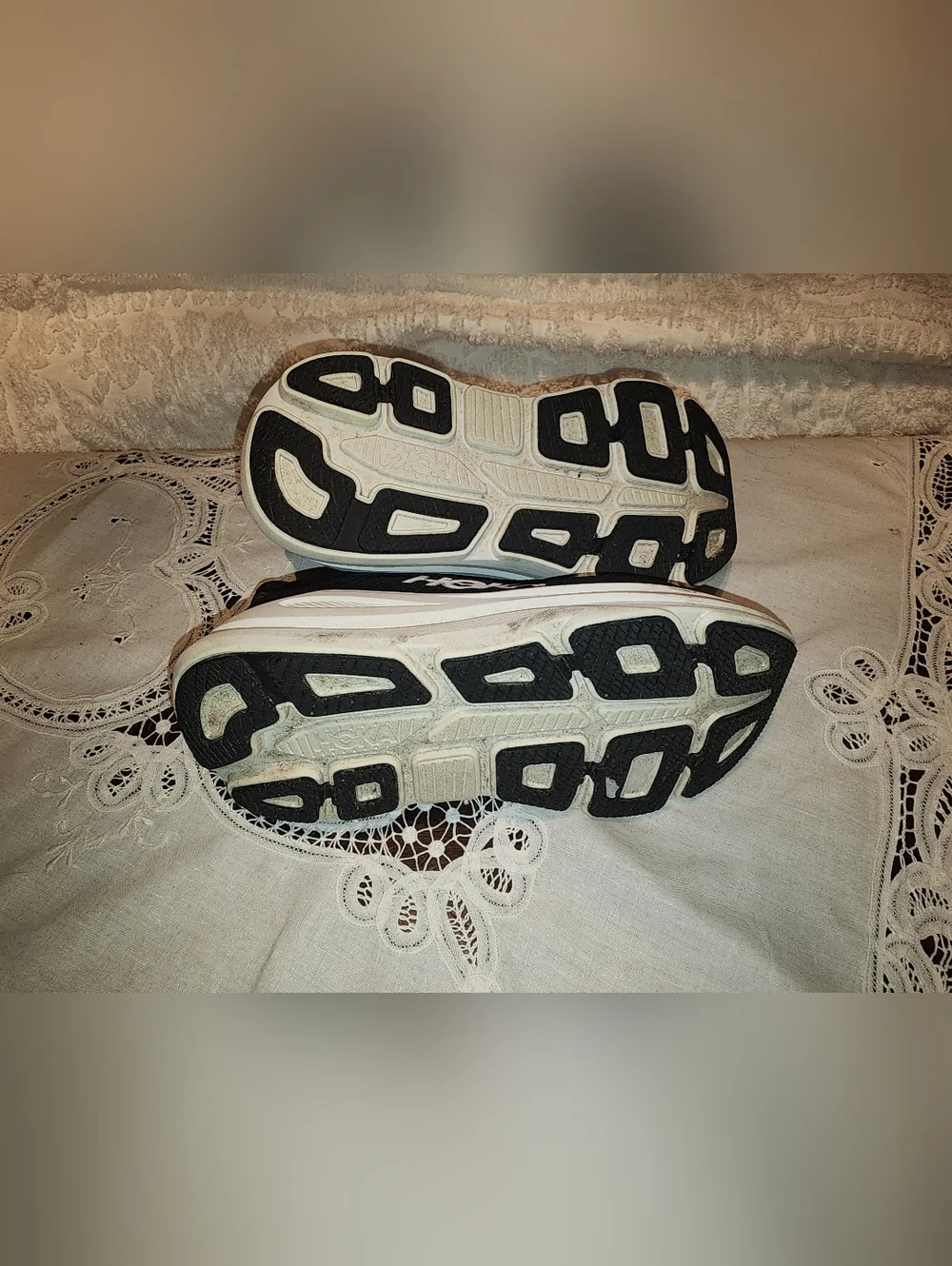 Hoka Bondi 9 Women’s 9B Black & White Runners Shoe - Picture 10 of 10